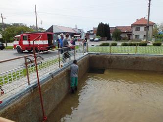 8. Čištění požární nádrže - jaro 2015