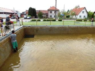 9. Čištění požární nádrže - jaro 2015