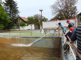 12. Čištění požární nádrže - jaro 2015