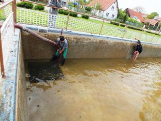 13. Čištění požární nádrže - jaro 2015