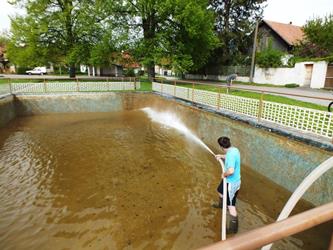 16. Čištění požární nádrže - jaro 2015
