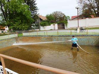19. Čištění požární nádrže - jaro 2015