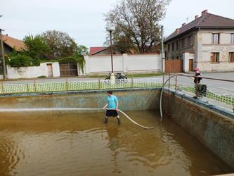 20. Čištění požární nádrže - jaro 2015