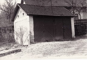 34. Zbrojnice ve Lhotách