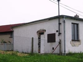 6. Zbrojnice ve Lhotách