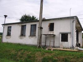 7. Zbrojnice ve Lhotách